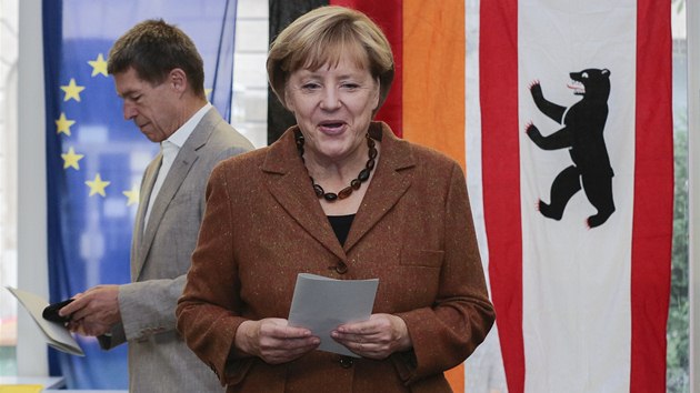 Kanclka Angela Merkelov hlasuje ve volbch v nedli 22. z 2013