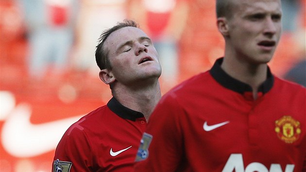 MISTR SE TRP. Minule Wayne Rooney a spol utrpli debakl s Manchesterem City, nyn doma nestaili na West Bromwich.