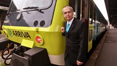 Vlak spolenosti Arriva poprvé vyjídí z Prahy do Kralup nad Vltavou. Na snímku...