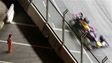 NEJRYCHLEJÍ. Sebastian Vettel v druhém tréninku Velké ceny Singapuru formule 1.