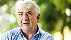 Herec Miroslav Donutil se podepíše zájemcům na vinobraní na Kunětické hoře. Herec Miroslav Donutil se podepíše zájemcům na vinobraní na Kunětické hoře.