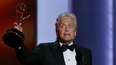 Michael Douglas v dkovné ei za cenu Emmy podkoval i své manelce (záí
