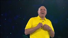 Na pódium vstoupil Steve Ballmer za zvuku písn Can't Hold Us. Vyjádil nadji,...