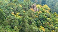 Pohled na Zboený Kostelec od západu z ervené turistické znaky