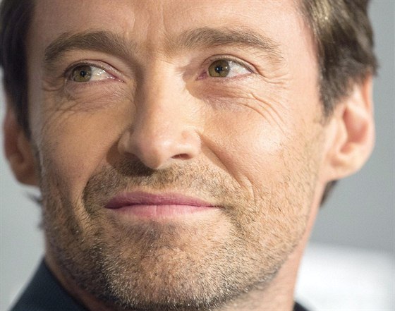 Hugh Jackman se strnitm se pyní titulem Nejvíc sexy mu roku 2008.