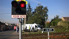 Dodávka se v Kenovicích stetla na elezniním pejezdu s projídjícím vlakem.