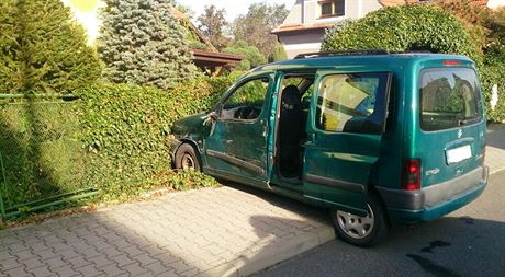 en ujel automobil s dtmi. patn ho zabrzdila.