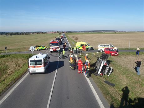 Sráka dvou osobních aut u ankovic si vyádala jeden lidský ivot.