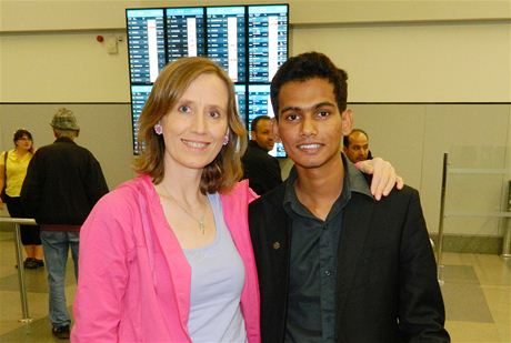 Hana Kábrtová s Marshelem Hembromem na letiti po jeho píletu z Bangladée.