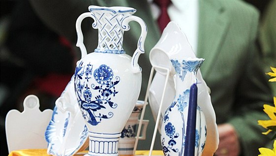 eský porcelán Dubí chtl kvli Zemanovi pesthovat výrobu a pipravil kest nové retro kolekce. Po zmn prezidentova programu musel slávu zruit.