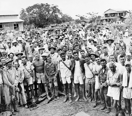 Hladoví, slabí, nemocní. Amerití zajatci byli v táboe Cabanatuan v hrozivém...