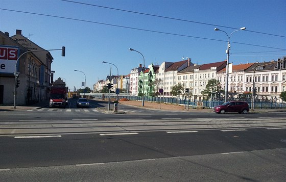 Pohled do plzeské Borské ulice, kterou eká rekonstrukce.