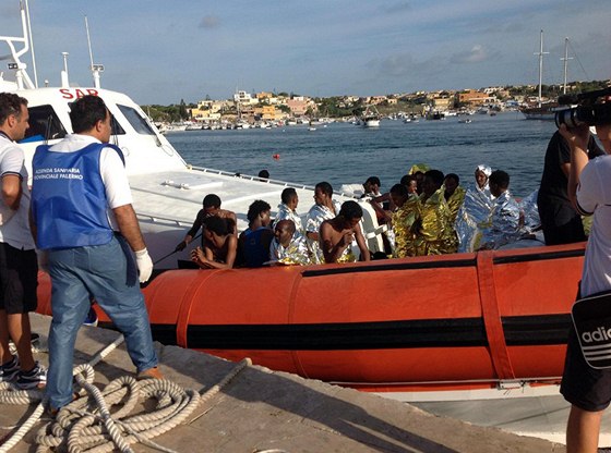 Nejtragitjí nehoda podobného plavidla ve Stedozemním moi se odehrála na poátku íjna 2013. U ostrova Lampedusa tehdy utonuly stovky uprchlík, kteí do Evropy rovn míili z Libye.