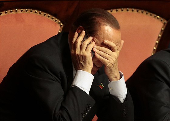 Silvio Berlusconi v senátu. 
