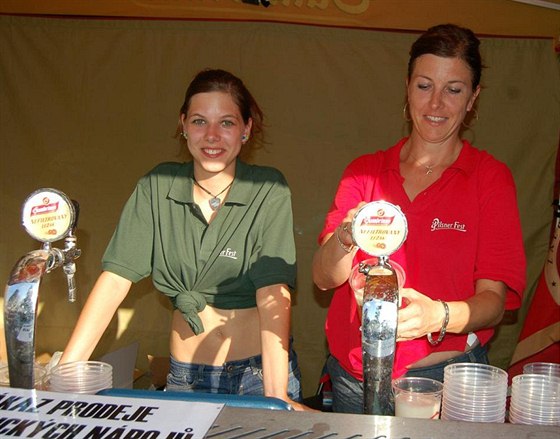 Pilsner fest v plzeském pivovaru láká na lahodné pití a dobrou hudbu.