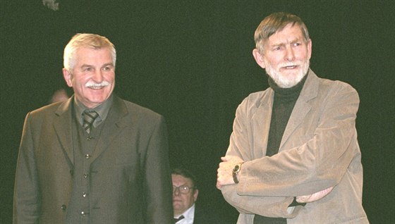 Moderátor Jan Vala (vlevo) a Jan Schmid, editel divadla Studio Ypsilon
