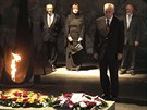 Prezident Milo Zeman spolu s prvn dmou navtvil pamtnk obt a hrdin...