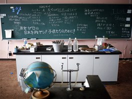 Messages of support are written on a blackboard in a science class of primary...