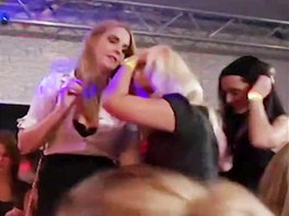 Kateina Zemanová si údajn vyrazila s kamarádkami na porno party. Sama k videu...