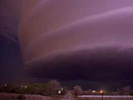 Leedey, Oklahoma. Supercela, ozáená bleskem