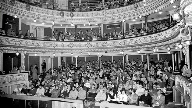 Bhem listopadovch udlosti roku 1989 bylo Divadlo F. X. aldy centrem dn.