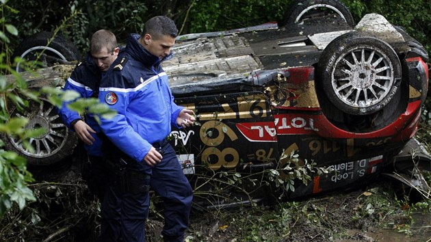 KONEN. Zdemolovan citron Sbastiana Loeba pi Francouzsk rallye.