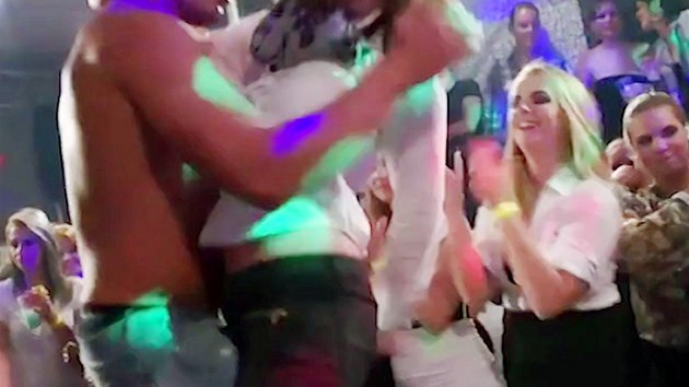 Kateina Zemanov si dajn vyrazila s kamardkami na porno party. Sama k videu z akce ekla, e se jedn o podvrh.