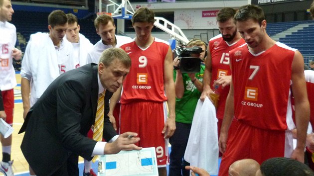 PESTVKA. Basketbalist Nymburka v zpase o Euroligu s tureckm Banvitem.