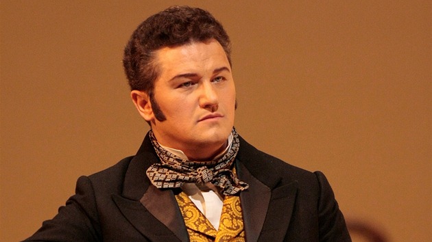 Piotr Beczala jako Lenskij v Evenu Onginovi v newyorsk Metropolitn opee