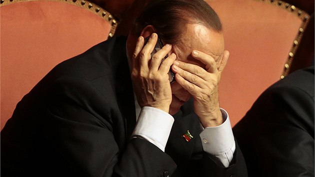 Silvio Berlusconi v sentu. 