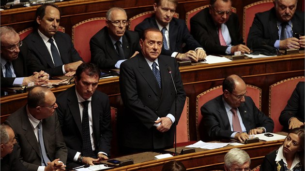 Silvio Berlusconi mluv v italskm sentu. 