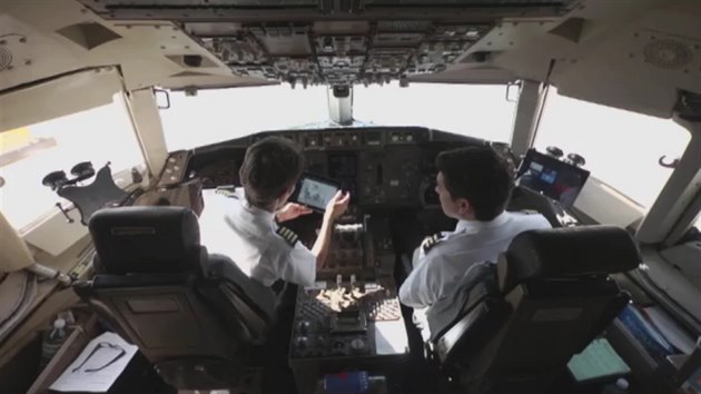 Delta Airlines nahrad v letadlech paprovou dokumentaci tablety Surface 2.