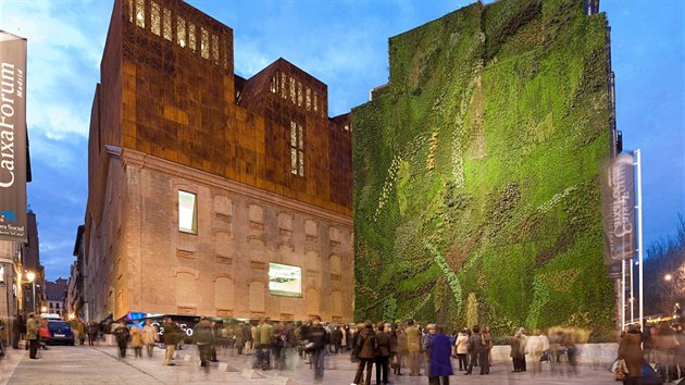 Caixa Forum od vcarsk kancele Herzog & De Meuron architects v Madridu ve panlsku. V budov je muzeum a kulturn centrum .