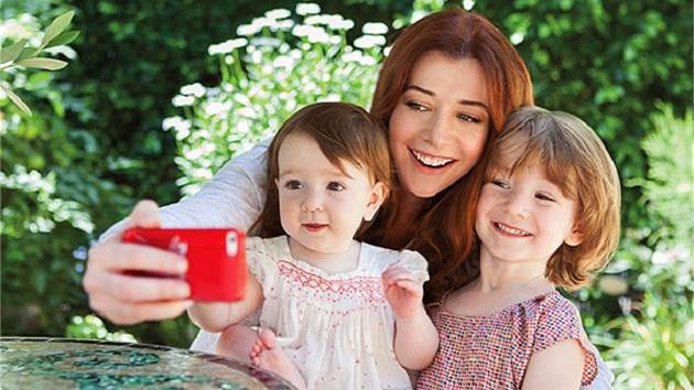 Alyson Hanniganov&aacute; a jej&iacute; dcery Keeva Jane a Satyana