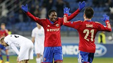 RADOST CSKA MOSKVA Toi a Musa  z CSKA Moskva se radují z gólu do sít Plzn v...