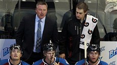 BOUŘLIVÁK. Trenér Patrick Roy (vlevo nahoře) na lavičce hokejistů Colorada. BOUŘLIVÁK. Trenér Patrick Roy (vlevo nahoře) na lavičce hokejistů Colorada.