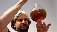 Zkusili jsme si, jak se navrhuje nový nápoj v laboratořích PepsiCo v Praze.... Zkusili jsme si, jak se navrhuje nový nápoj v laboratořích PepsiCo v Praze....