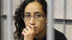 V poutech byla do soudní sín pivedena i mladá nizozemská aktivistka Faiza...