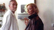 Miroslav Macháek a Jana Brejchová ve filmu Skalpel, prosím (1985)