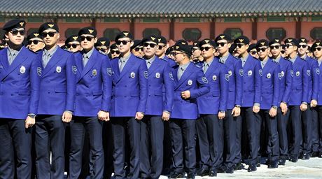Sto speciálních jihokorejských policist se bude starat o blahu turist.