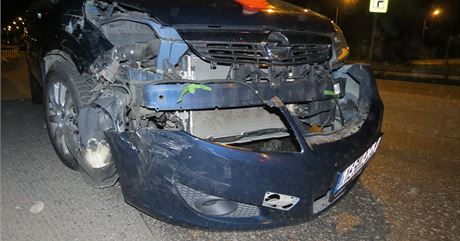 Opel Zafira, ve kterém jela irská rodina, a naboural do nich opilý ruský idi