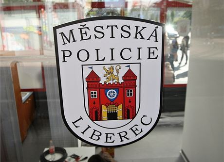 V byt musela zasahovat mstská policie. 