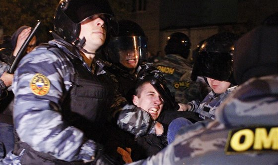 Protesty ruských nacionalist na moskevském pedmstí Birjuljevo (13. íjna...