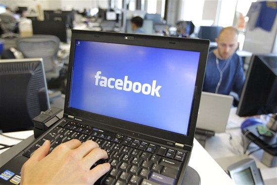 Facebook pouívá kadý msíc 1,23 miliardy lidí (ilustraní snímek)