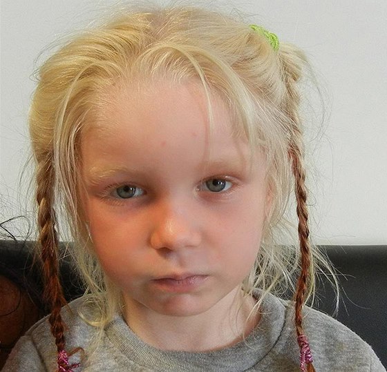tyletá dívka jménem Maria, kterou nali policisté v romské osad v centrálním