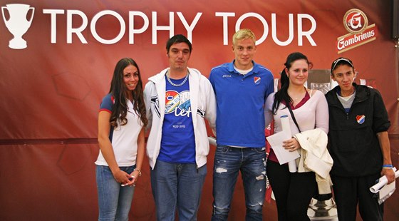 TROPHY TOUR V OSTRAV. Pohár pro fotbalového mistra dorazil do Ostravy a tamní...