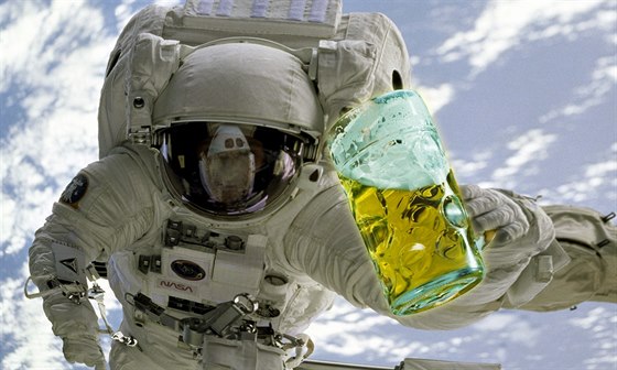 Na Mezinárodní vesmírnou stanici se brzy dostane pivo. Ovem ne v plitru, ale...