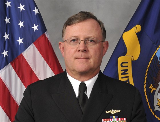 Viceadmirál amerického námonictva Timothy Giardina.