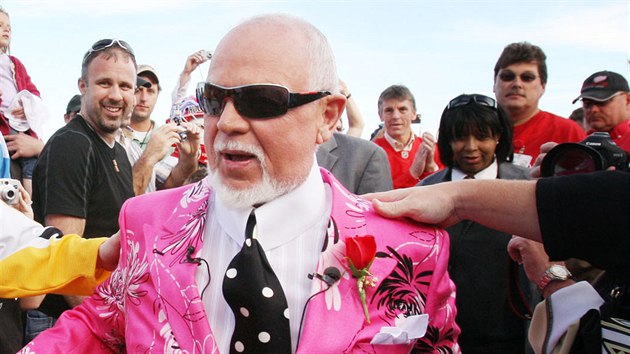 EXTRAVAGANTNÍ IKONA. Populární hokejový analytik Don Cherry je známý svými... EXTRAVAGANTNÍ IKONA. Populární hokejový analytik Don Cherry je známý svými...
