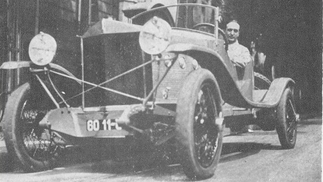 Gheorghe Bnciulescu za volantem automobilu v Pai roku 1927.